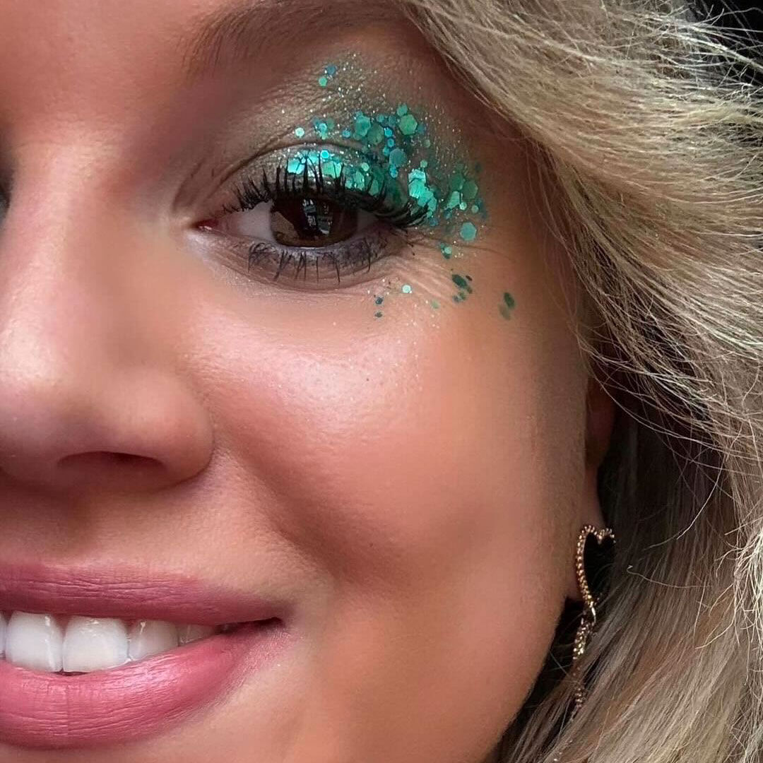 Make-up-Idee mit Polysirène-Glitzer von @blondsgallery auf Instagram